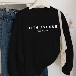 Chic Black Graphic Sweatshirt